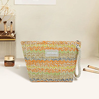 Bolsa tejida con hierba